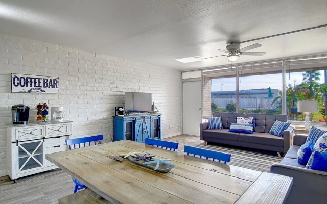 Tropical Haven 2 Bedroom Condo by Redawning