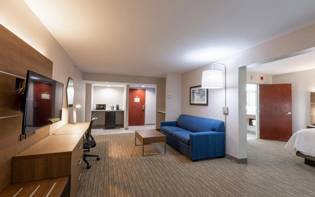 Holiday Inn Express And Suites Arlington North - Stadium Area by IHG