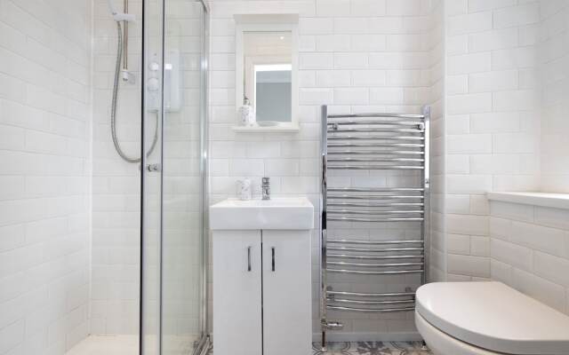 JOIVY 4-Bed Stylish Flat In Edinburgh City Centre