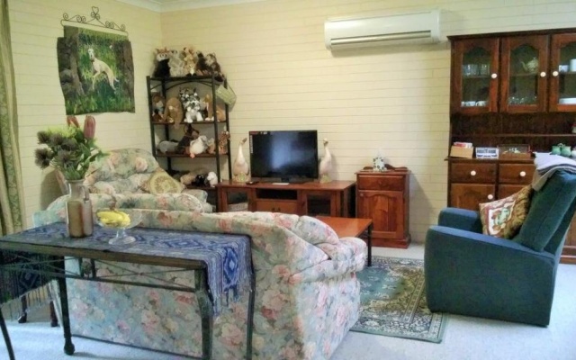 Russellee Bed and Breakfast – Guest Rooms – Bombowlee