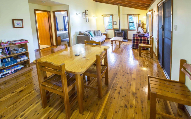Wisteria Cottage and Cabins