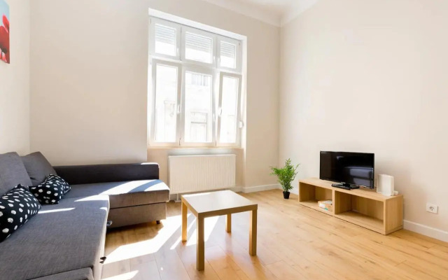 Kresz Geza 29 Westend Station 2 Bedrooms+Living AC