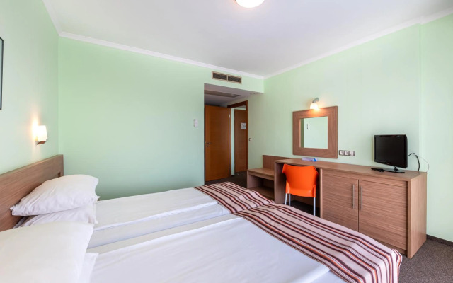 Jeravi Hotel