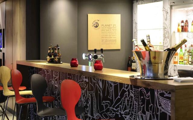 ibis Lyon Gerland Musée des Confluences