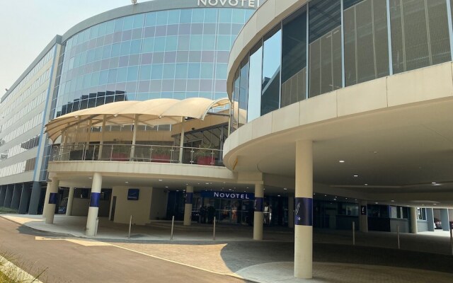 Novotel Sydney West HQ Hotel