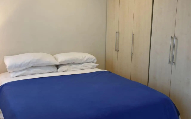 MANDALUYONG 2 Br w 2 Queen, 50HDtv across Shangrila Mall