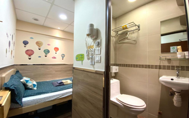 Paris Guesthouse