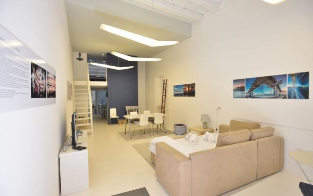 IzzHome Loft and Art
