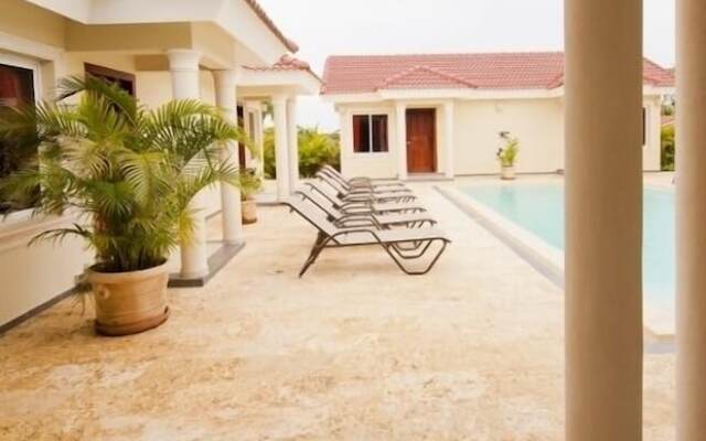 Privacy and comfort luxury 6 bedroom villa