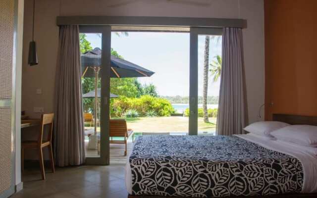 Modern Beach Villa With Roof Garden