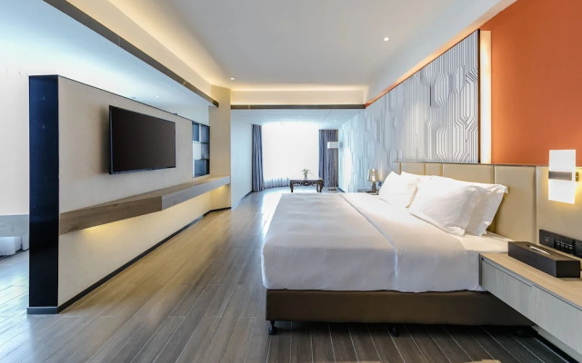 Pesht Premier Hotel