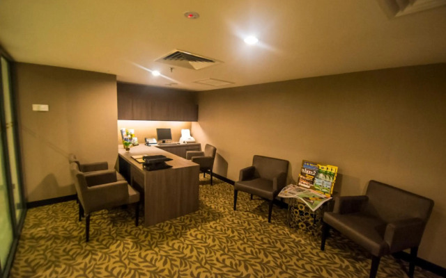 Grand Alora Hotel