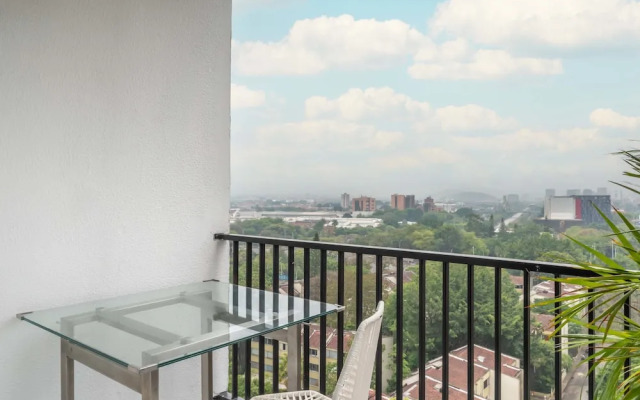 w Astonishing 1BR With Terrace at Poblado