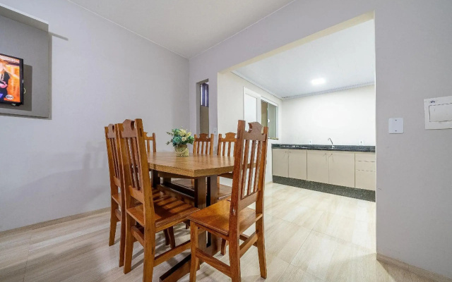 027 - Lindo Residencial com Piscina e Jacuzzi em Bombas