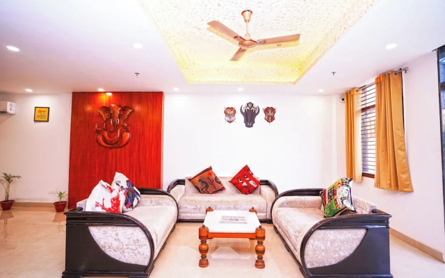 Hotel Moon Taj Near Yashobhoomi