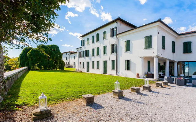 Hotel Villa Policreti