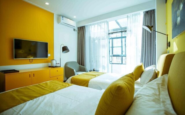 Yoghourt Hotel