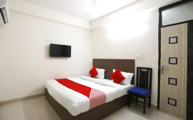OYO 61722 Rajmahal Residency Hotel