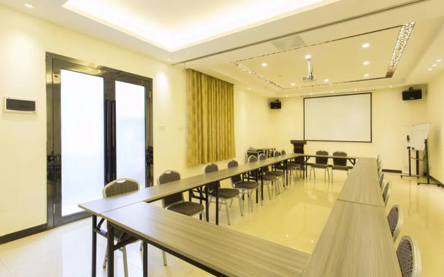 Kaiserdom Hotel Airport Road