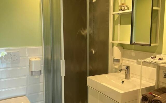 Room in Studio - Studio Apartment With Kitchen in one Room