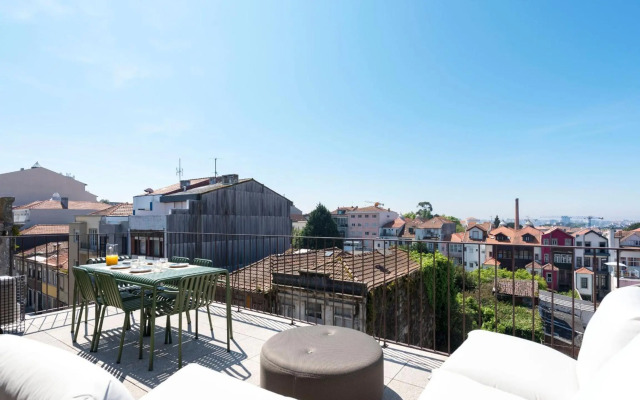 Boavista Penthouse w/ 2 Balconies & AC by LovelyStay