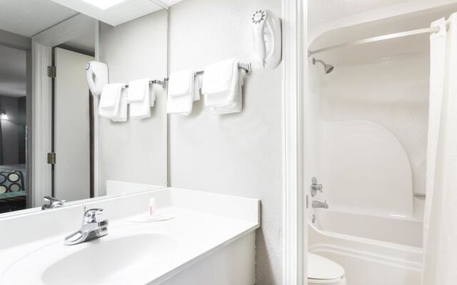 Super 8 By Wyndham Marianna