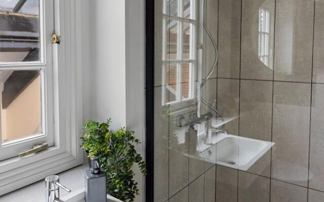 Luxe Courtyard Apt - Exeter City Centre