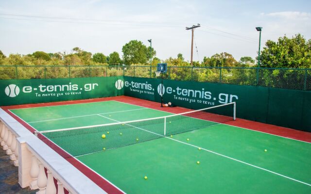 Villa Maxim with Private Pool & Tennis Court
