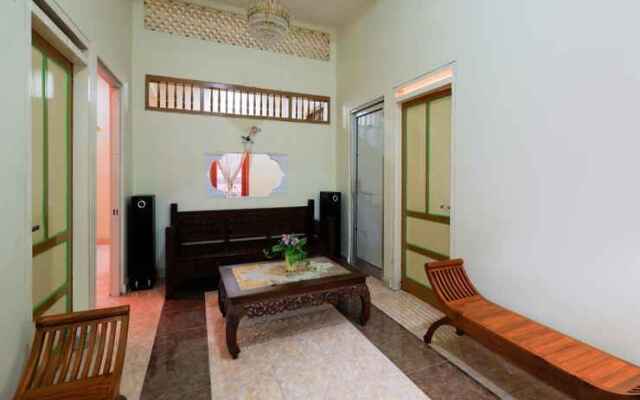 OYO 3715 Ndalem Jogja Cupuwatu Syariah