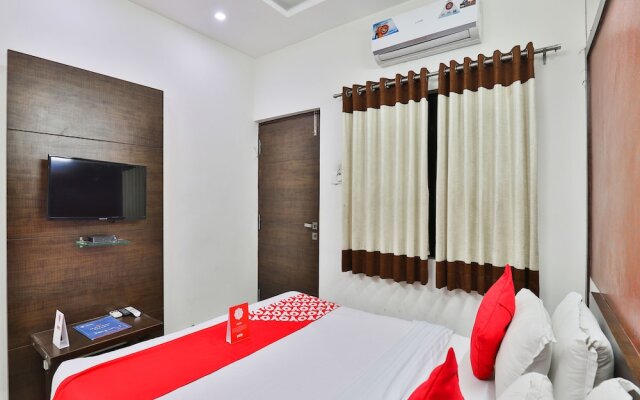 OYO 16880 Hotel Ambica