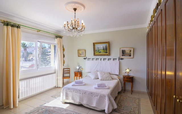 Villa - 4 Bedrooms with WiFi - 105020