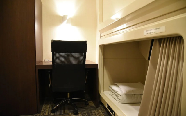 Kumamoto Capsule Hotel - Hostel, Caters to Men