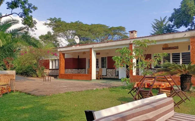 Colibri Taverne & Guest House