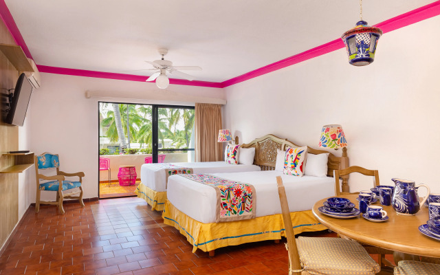 Villa del Palmar Residences