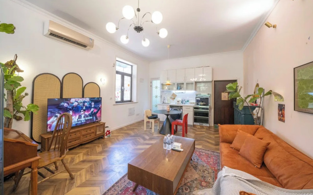 Book and Bed-Jingan Temple