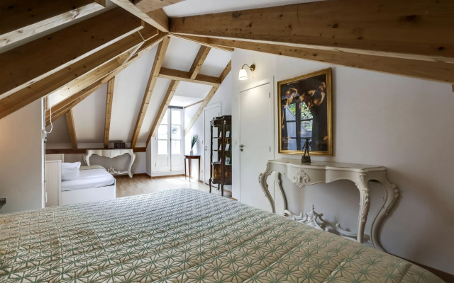 LUXa Charmhouse Hotel