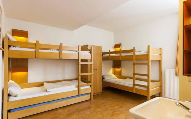 DJH Garmisch- Partenkirchen - Hostel