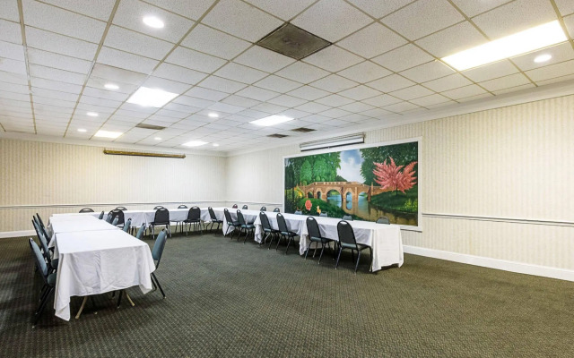 Rodeway Inn & Suites