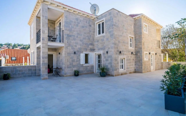 Residence & Pool Villa Schwarz Suites
