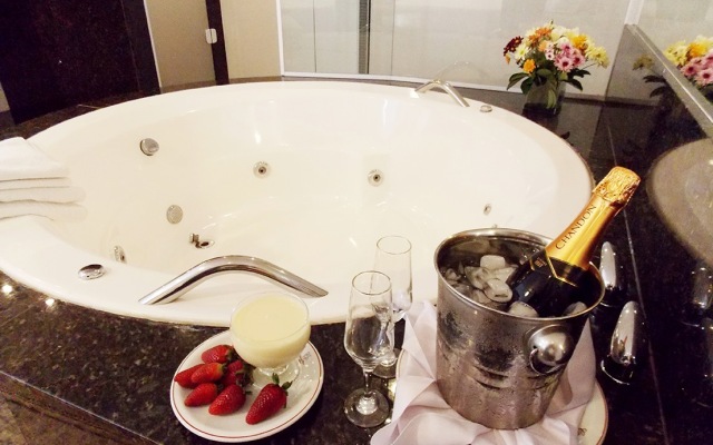 Colonial Plaza Hotel