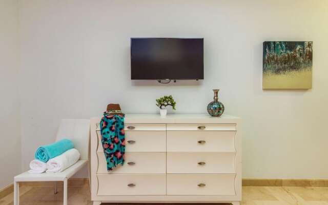 Beautiful 2BR Condo w Great Amenities Palmbeach