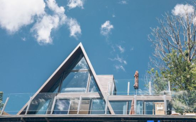 Light and forest PeeKaboo Cliff Private Soup Hotel – Exterior – Danba
