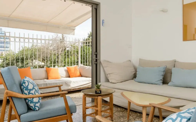 Terrace & View on Dallal square by FeelHome
