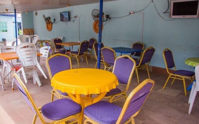 Lukham Crown Hotel