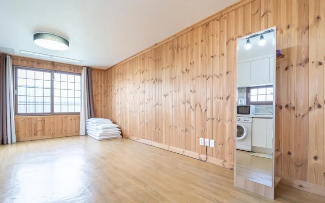 Jeju Tunanghouse Pension