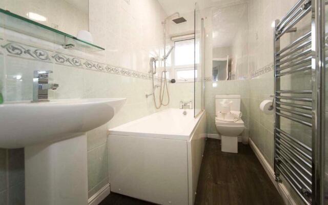 Belmont Budget Apartment