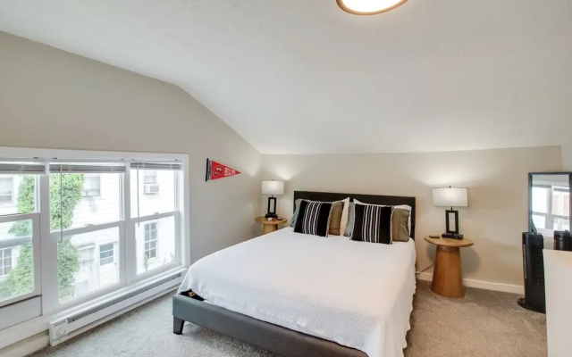 Hilltopper Convenience: Modern Duplex Near WKU