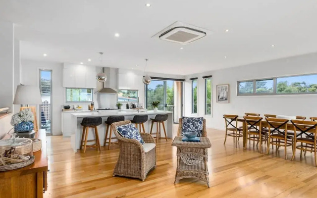 Beach Road Luxury with Ocean Views