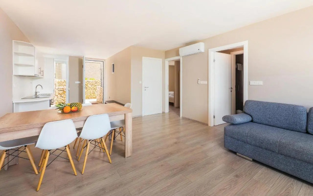 Two-Bedroom Apartment in Povljana