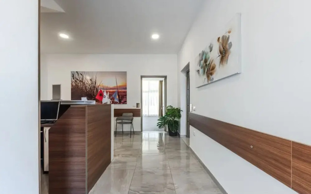 Stylish Studio With Spacious Balcony -trendafili
